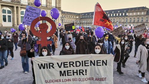 Gen­der-Pay-Gap: Zahlt das ZDF nach acht Jahren?
