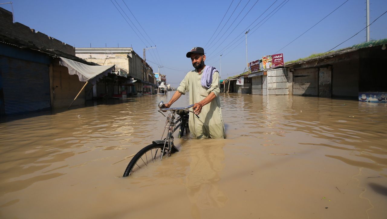 (S+) Extremwetter in Pakistan: "Eine Klimadystopie vor unserer Haustür"