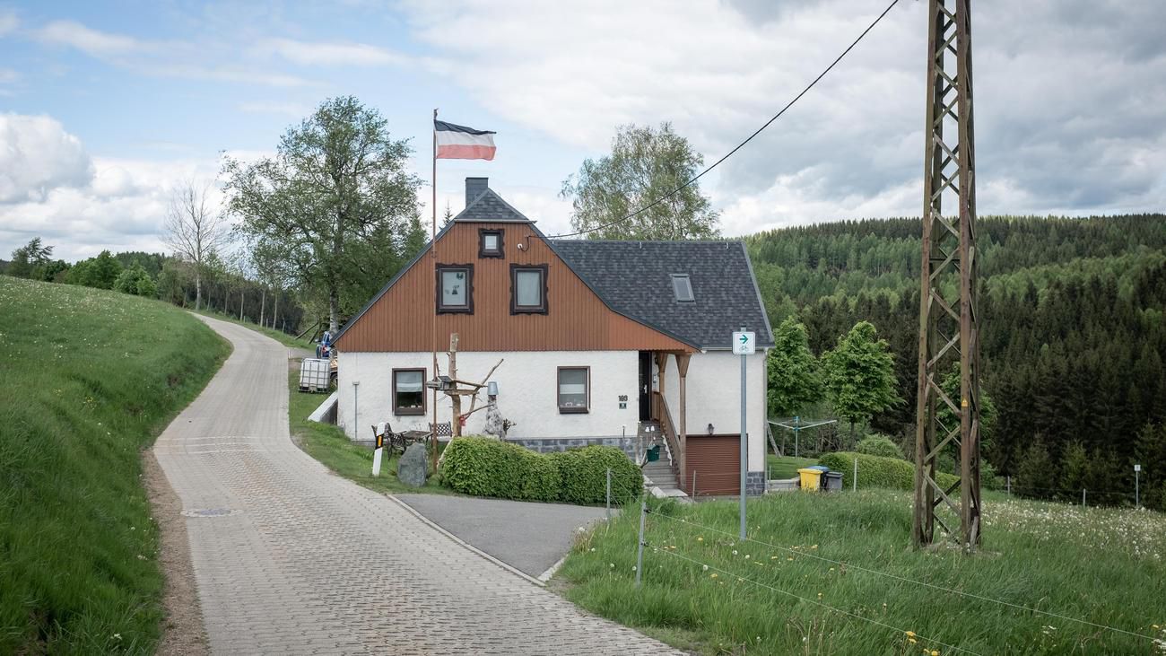 Rechte im Erzgebirge: Wo die Reichsflagge weht