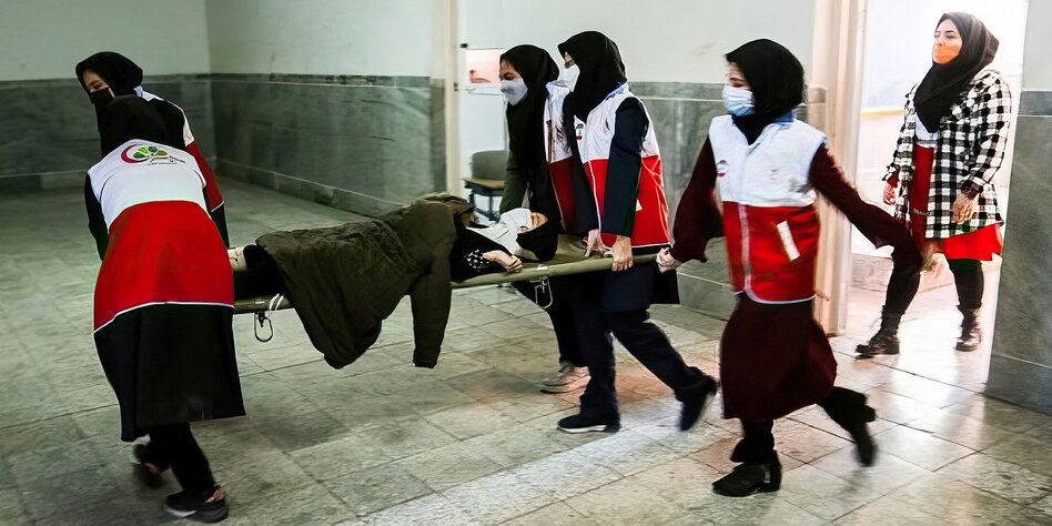 Anschläge auf iranische Schülerinnen: Giftrache der Gottesfürchtigen
