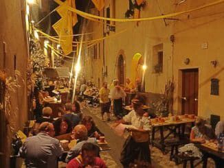 In der Taverne Lon D´Oro Rione Cassero, Quintana Foligno, traditionelle Gerichte, Italien Urlaub