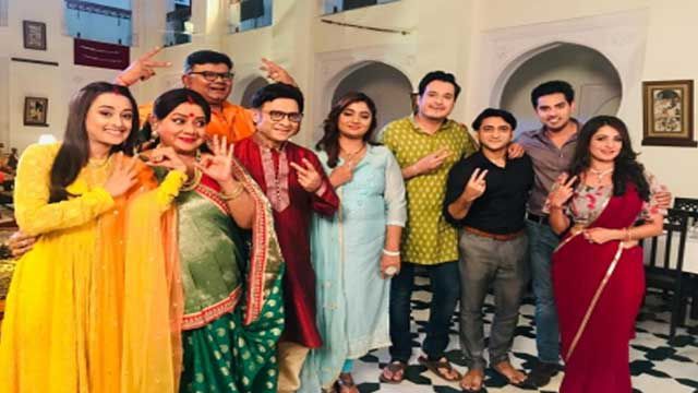 Sath Nibhaanaa Sathiya 2 completes 200 episodes, team celebrates