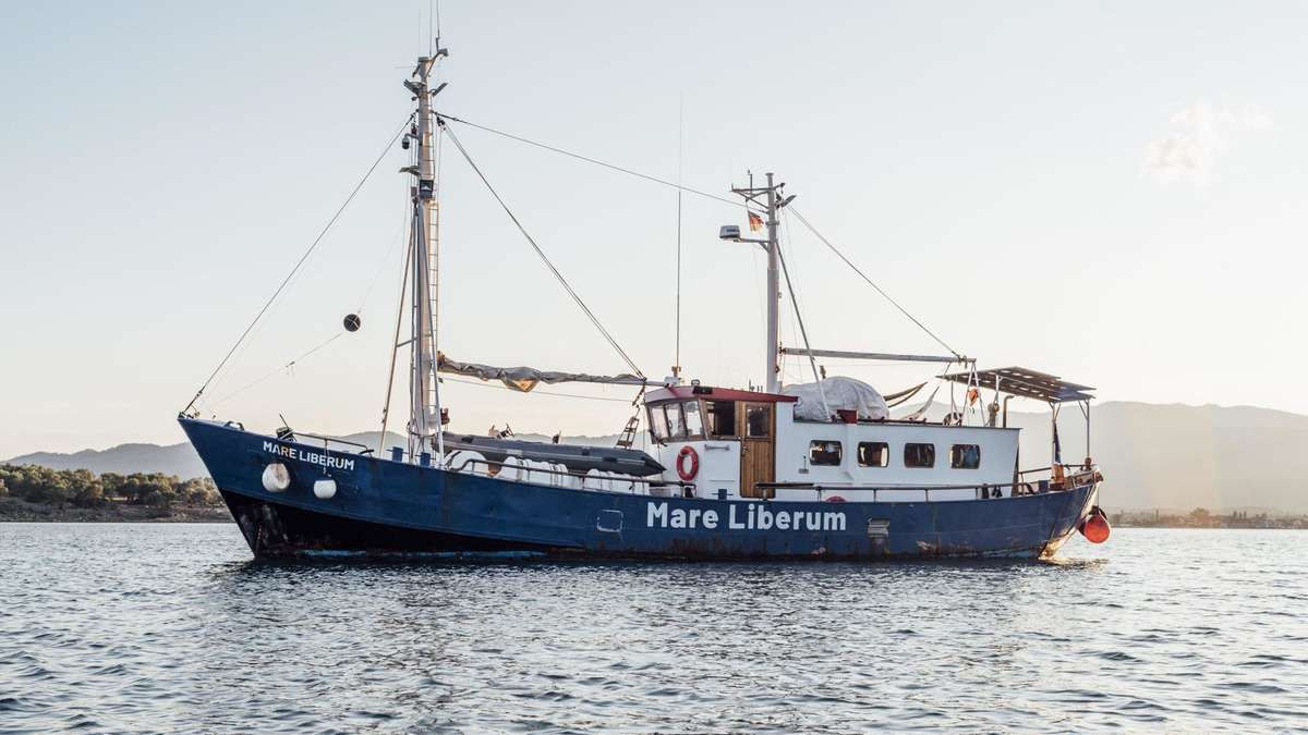 Illegale Pushbacks vor Griechenland: Schüsse und zerstörte Boote