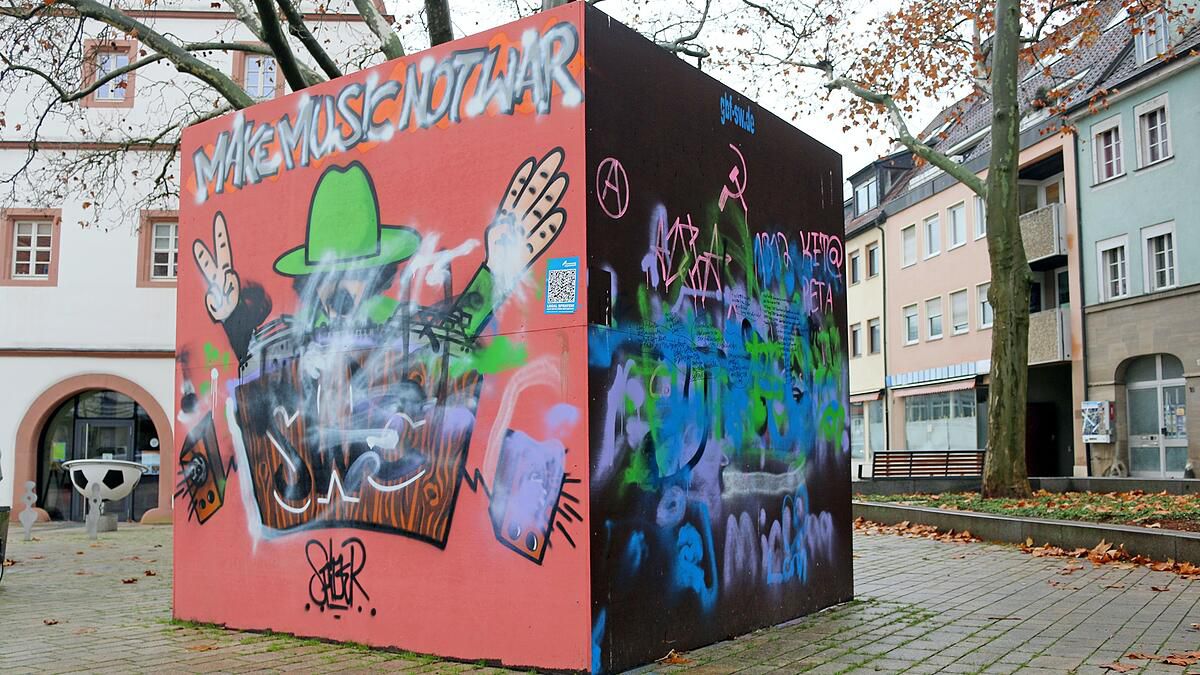 Graffiti erlaubt: Große Würfel ermöglichen Streetart-Kunst in der Stadt Schweinfurt