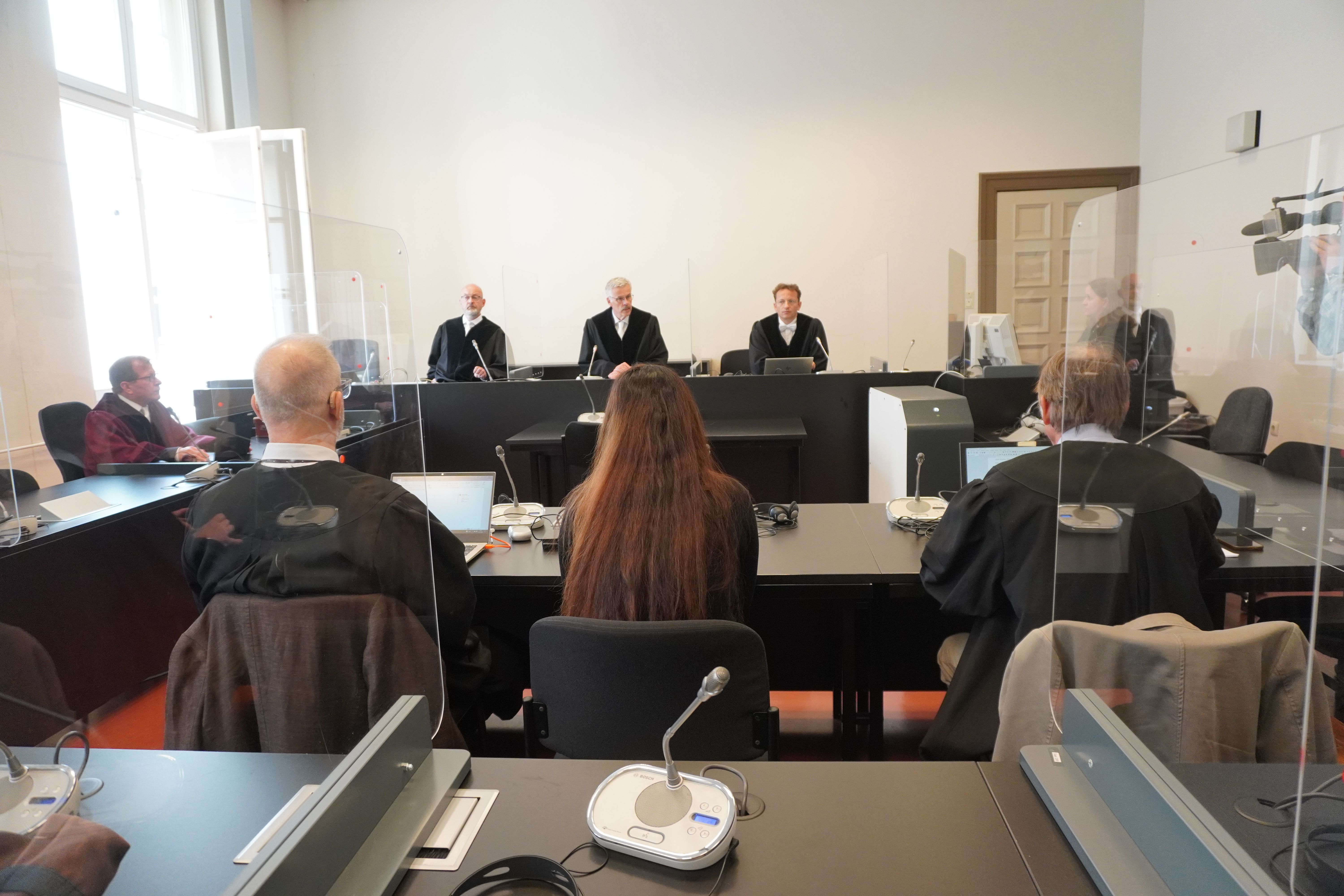 Hamburg: Richter macht harte Ansage an IS-Sklavenhalterin - es fließen Tränen im Gerichtssaal