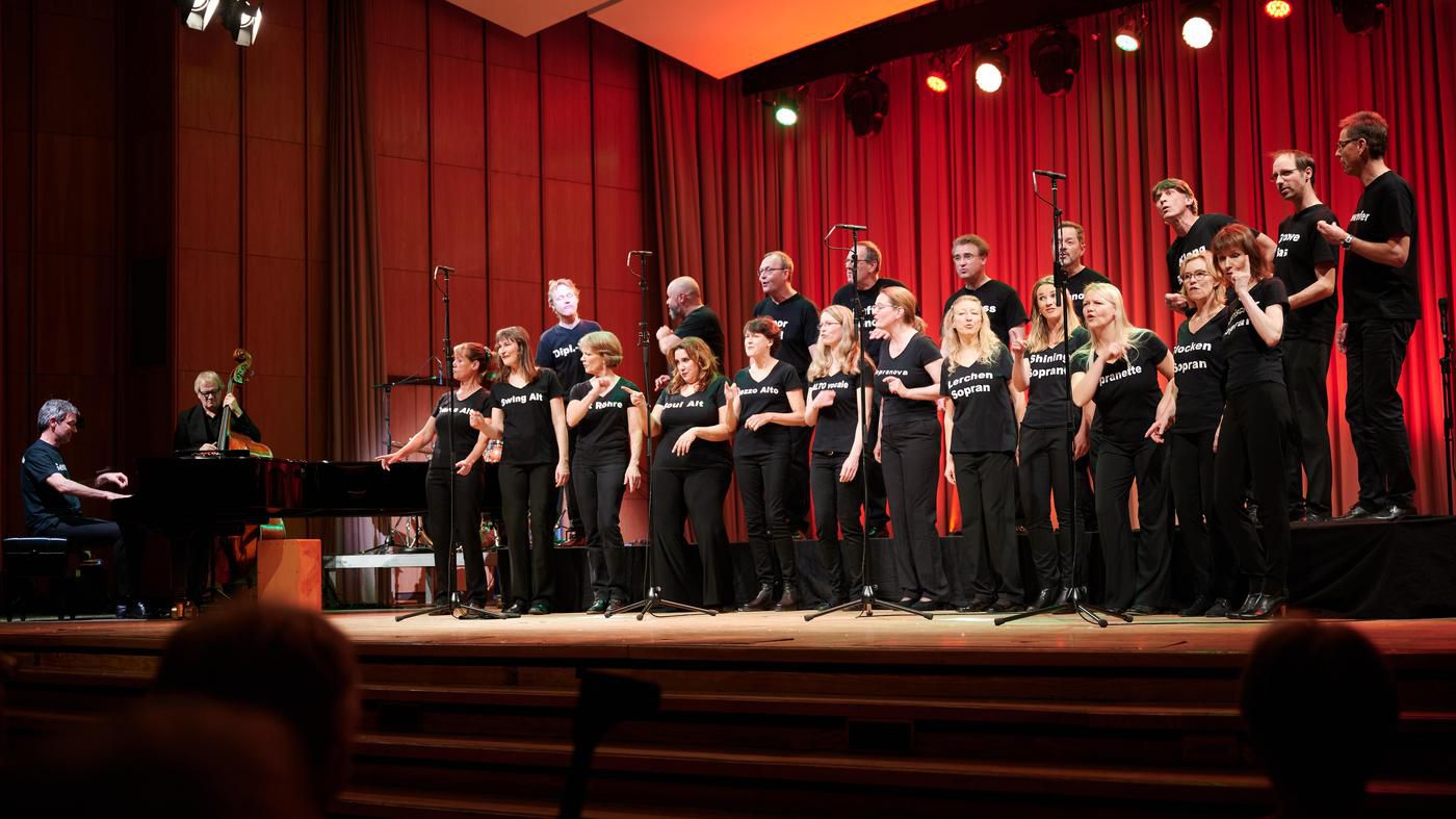 The Happy Disharmonists: Berliner Freizeitchor füllt berühmte Bühnen genau wie Dorfgasthöfe