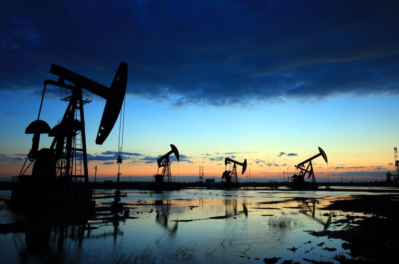Цены на нефть вернулись к отметке в 100 долларов за баррель