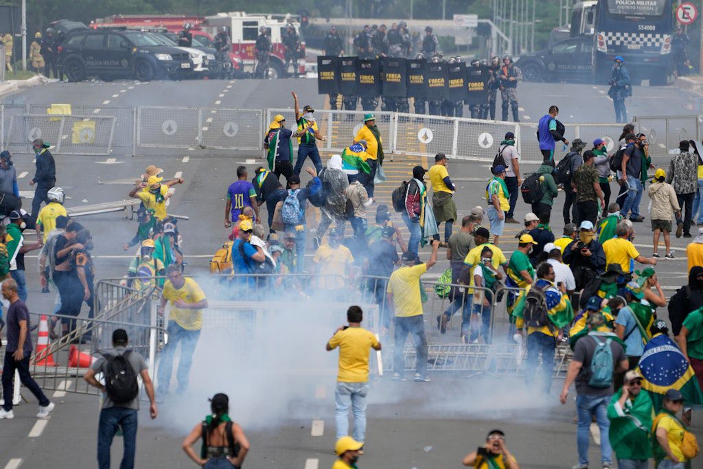 Bolsonaro-Mob stürmt Regierungsviertel