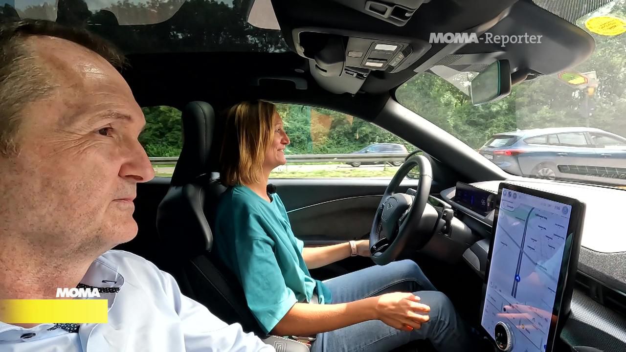 Morgenmagazin: MOMA-Reporter: Selbstfahrendes Auto im Test | ARD Mediathek