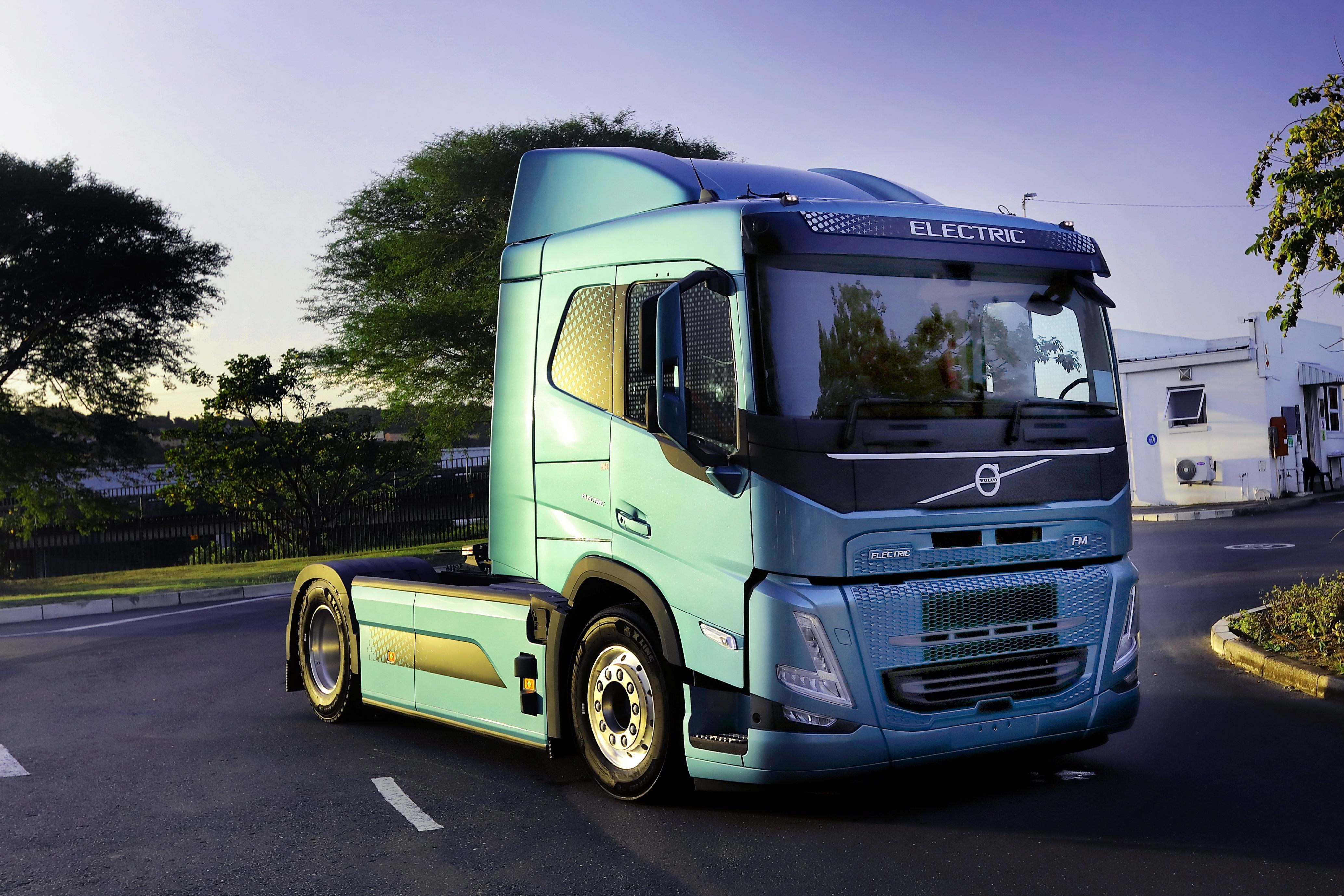 Colin-on-Cars - Electric Volvo truck on the road