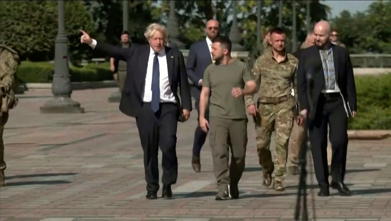 Boris Johnson in Kiew: »Du kannst nicht mit einem Bären verhandeln, der gerade dein Bein frisst«