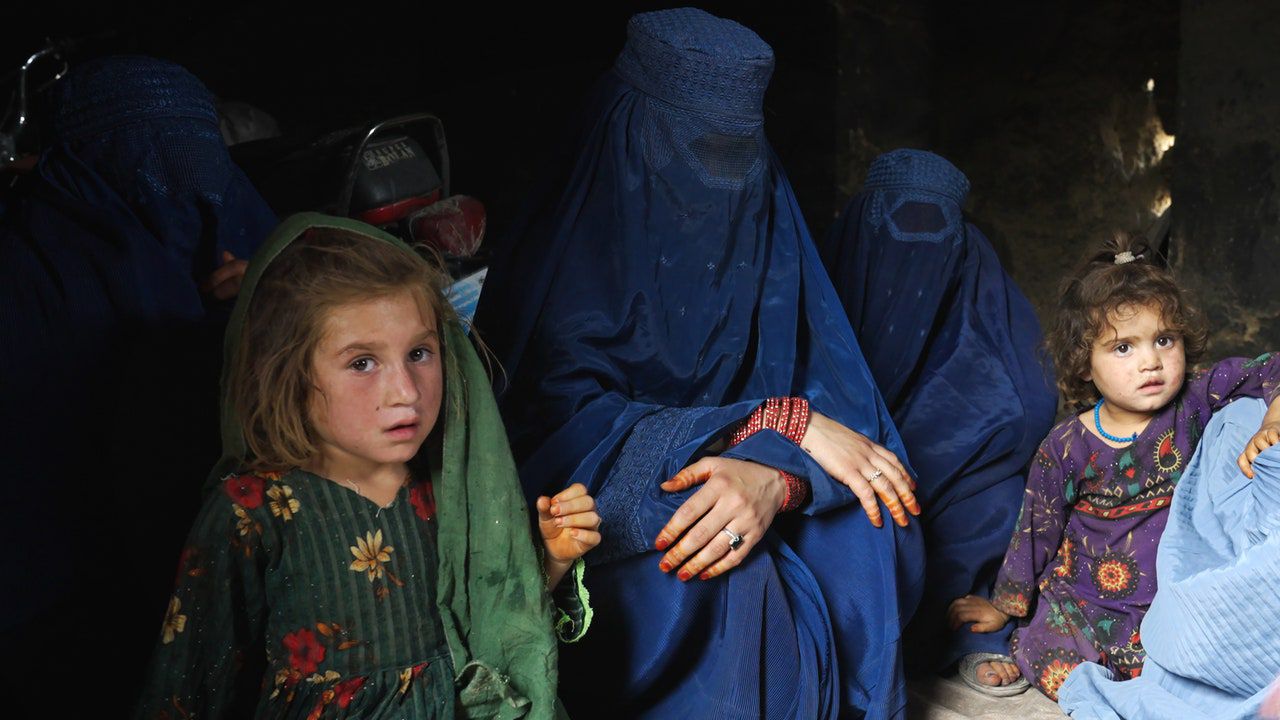 Unter dem Schleier verloren: So ergeht es Frauen in Afghanistan heute