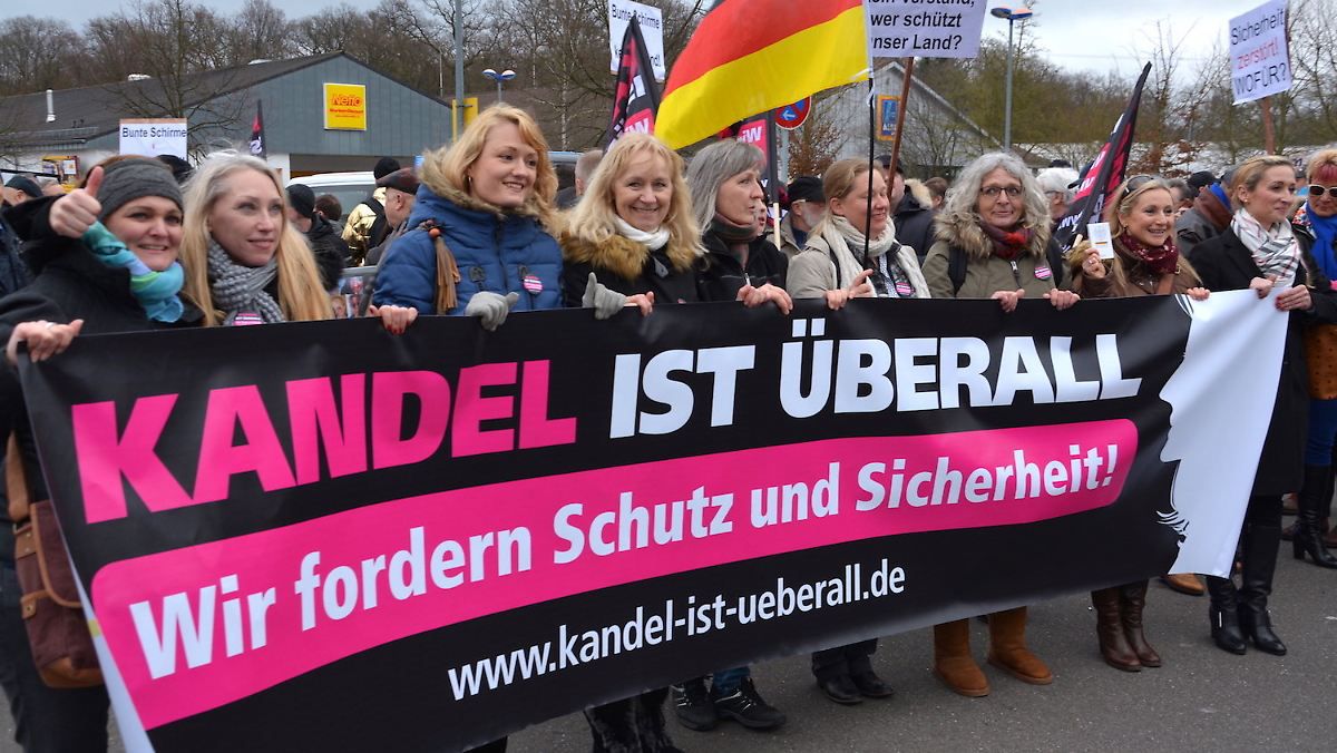 Zwei Straßen, zwei Welten – Tausende demonstrieren in Kandel