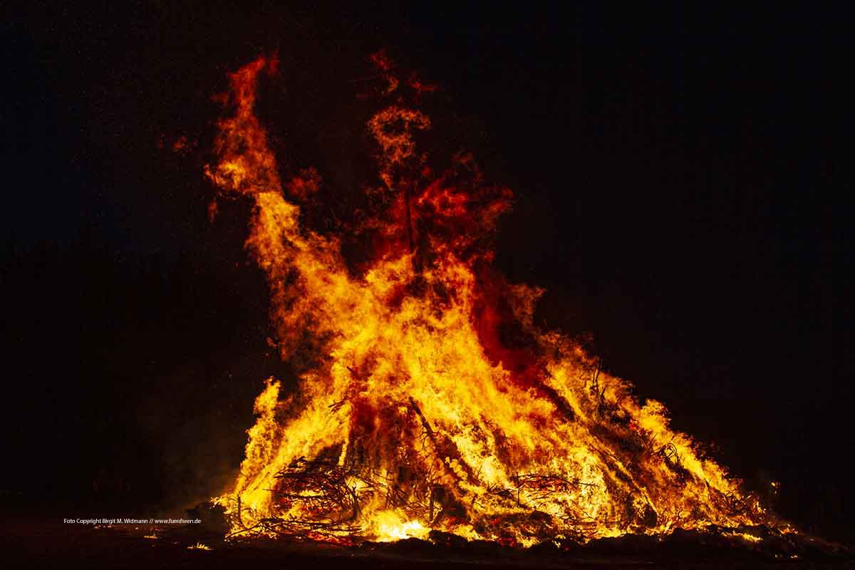 Osterfeuer in Bayern