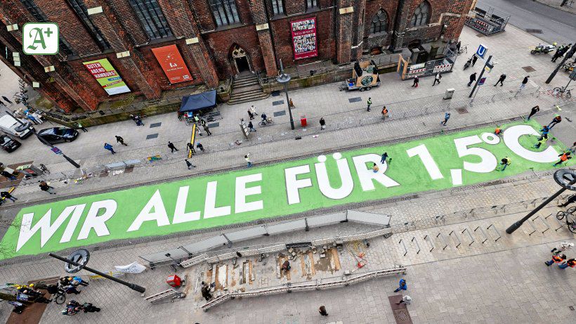 Hamburger Innenstadt: 1,5-Grad-Schriftzug bleibt auf Mönckebergstraße
