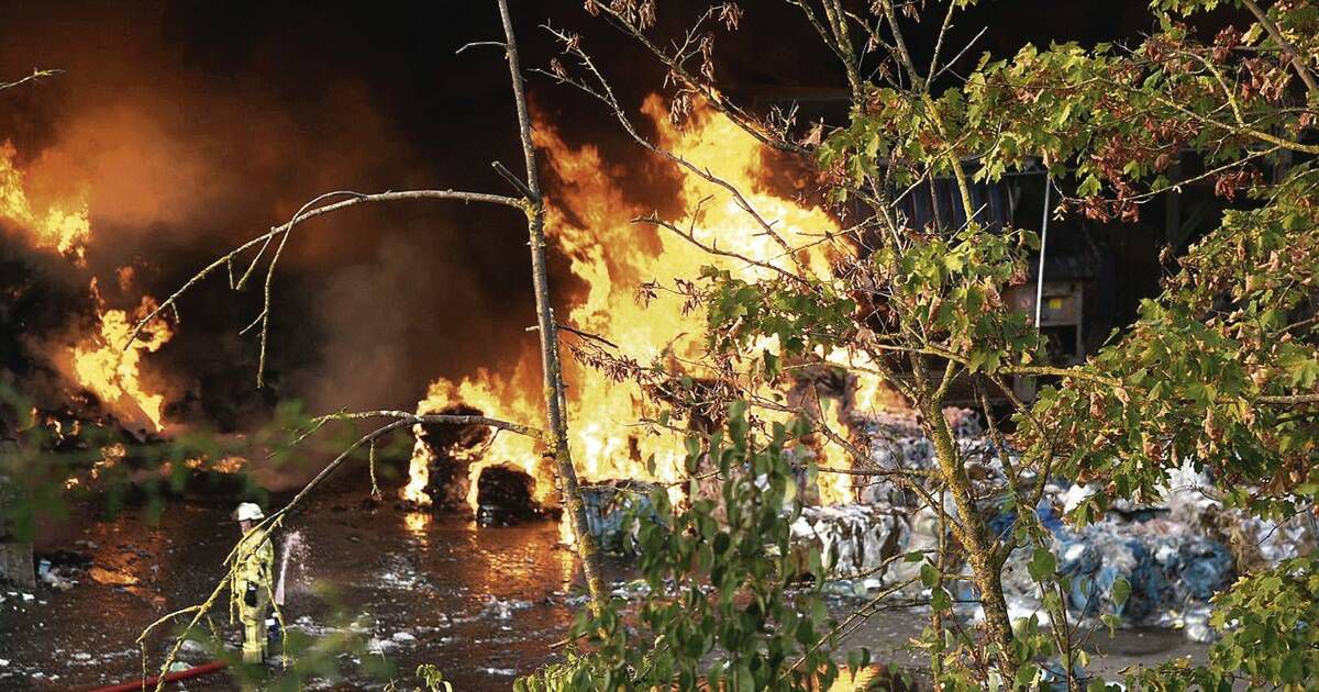 Deponiebrand bei Hockenheim: Rätsel und Schweigen nach dem Großbrand