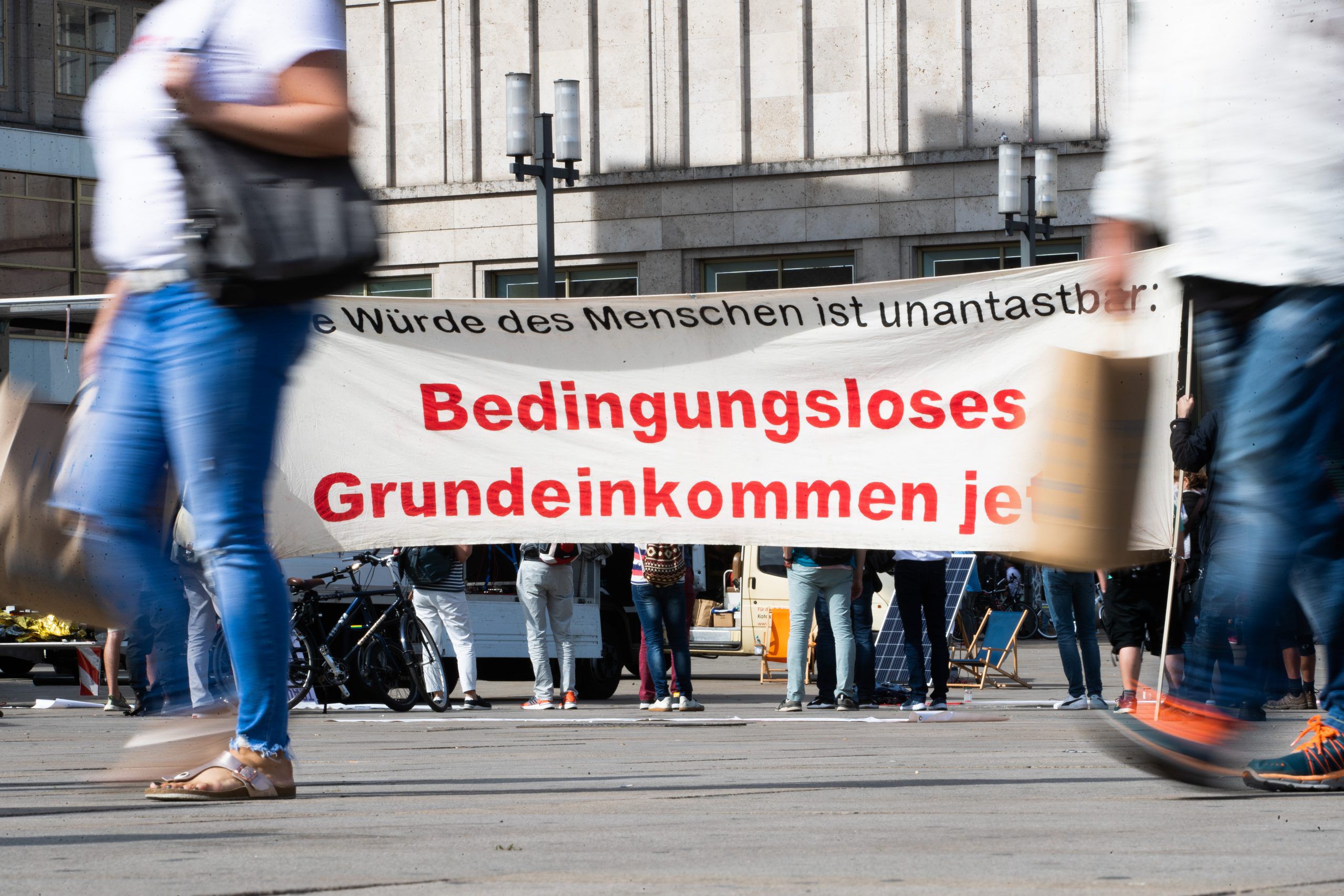 Grundeinkommen in Hamburg: 1000 Euro im Monat für alle