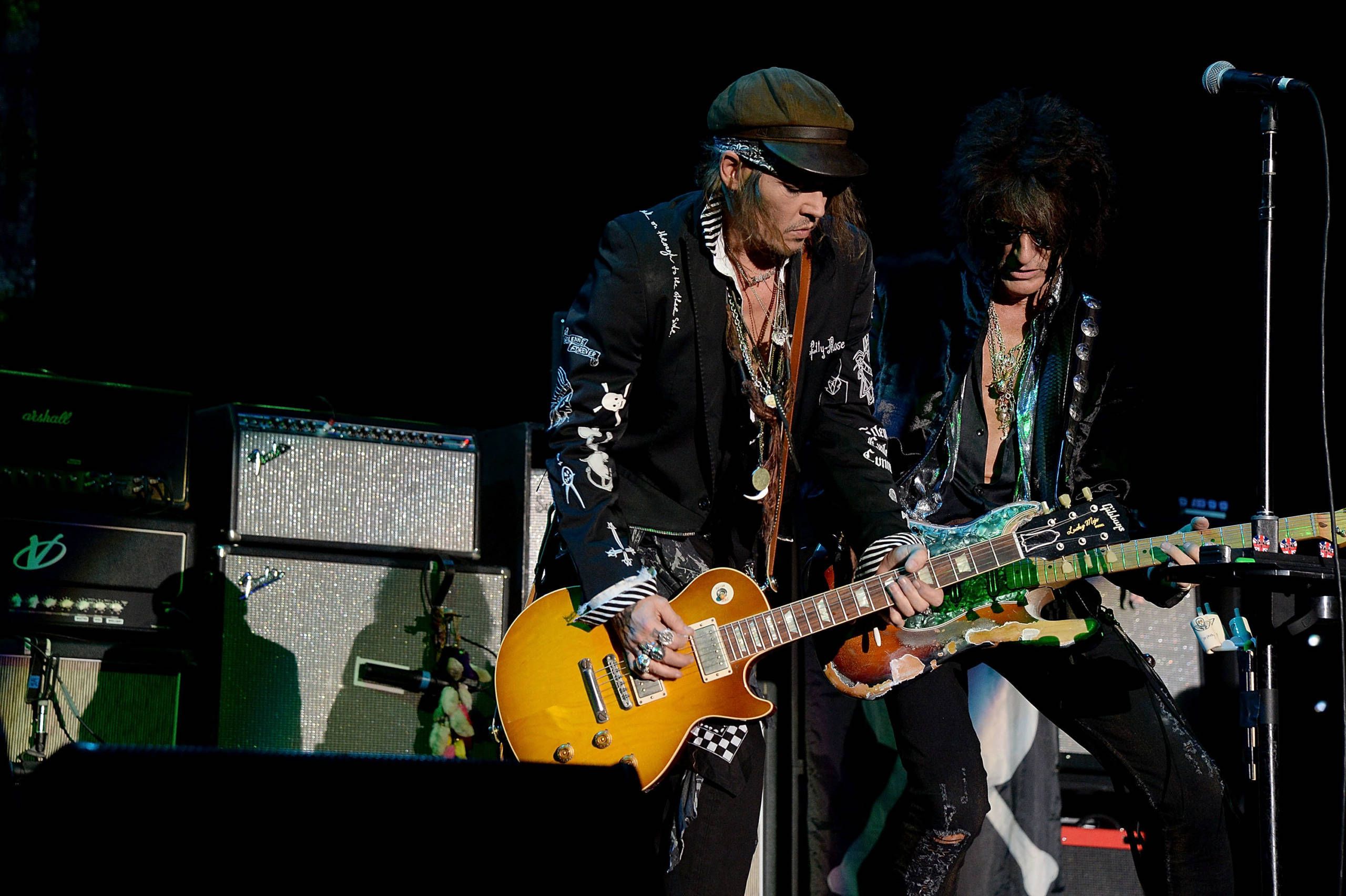 ROLLING-STONE-Check: Ist Johnny Depp ein guter Gitarrist - oder ein Schauspieler, der einen Rockstar spielt?