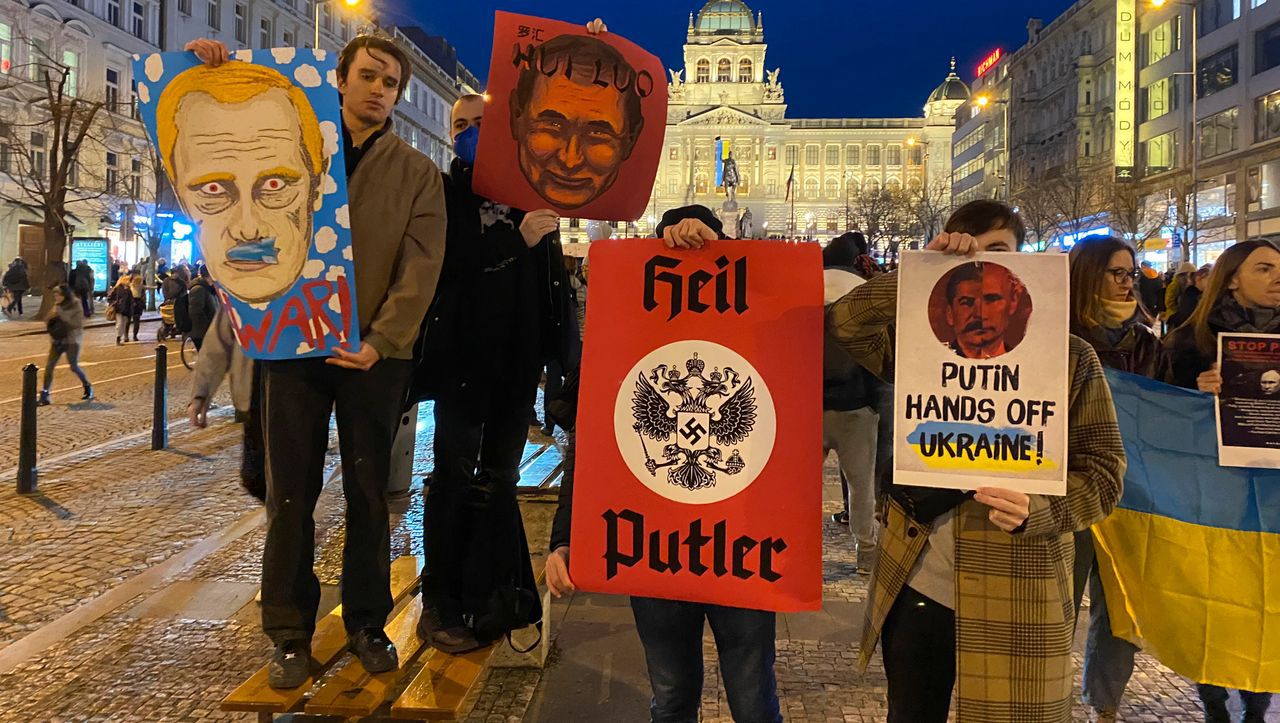 (S+) Proteste in Prag: "Wenn man Putin nicht stoppt, steht er auch bei Ihnen"