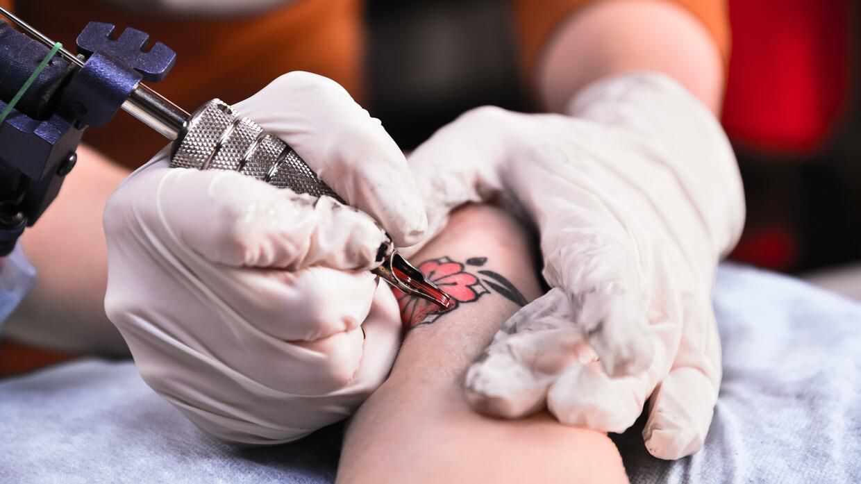 Brüssel verbietet zwei Drittel aller Tattoo-Farben: Die Angst der Tattoo-Studios vor einer EU-V