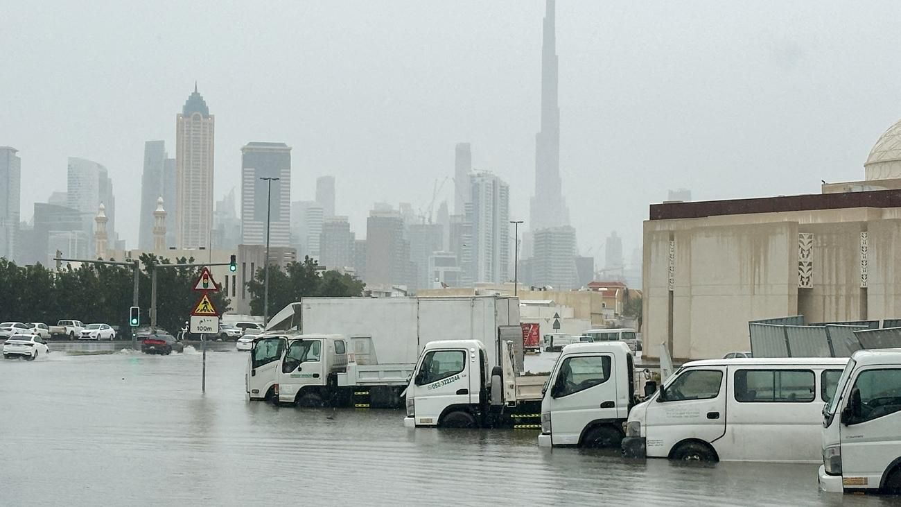 Künstlicher Regen: Wie die Emirate versuchen, Regen in die Wüste zu holen