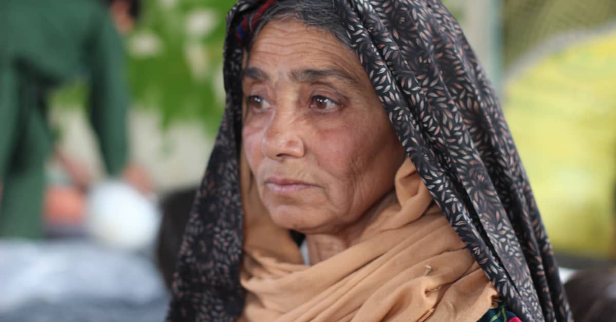 Yle tapasi Afganistanissa tuhoisan maanjäristyksen naisuhreja - "Emme pysty syömään tuskamme vuoksi"