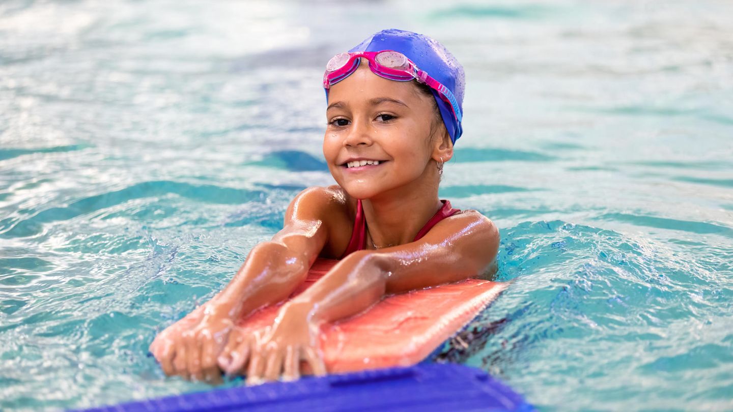Experte erklärt, welche Schwimmhilfen wirklich für Kinder geeignet sind