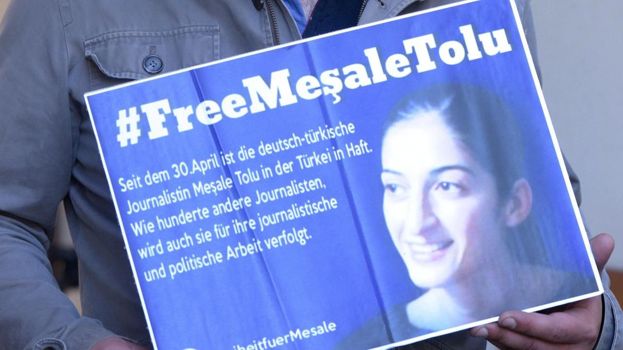 ZDFheute live: Die Geschichte der Journalistin Meşale Tolu 