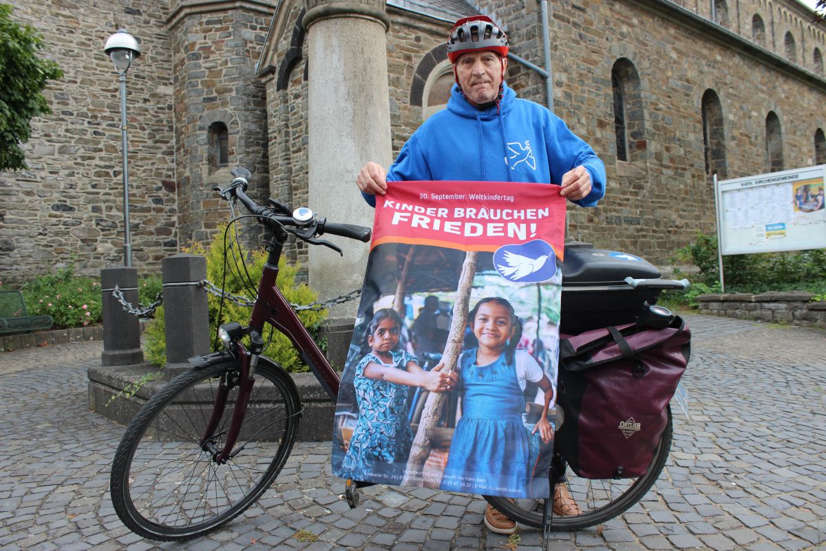 84-jähriger Hermann Reeh startet Friedenfahrradtour am Weltkindertag