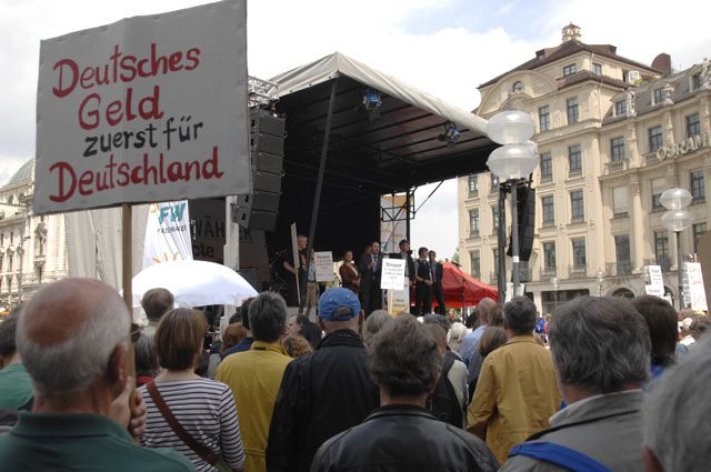 Nationalistische Parolen bei der Kundgebung der 'Freien Wähler'. Foto: Robert Andreasch