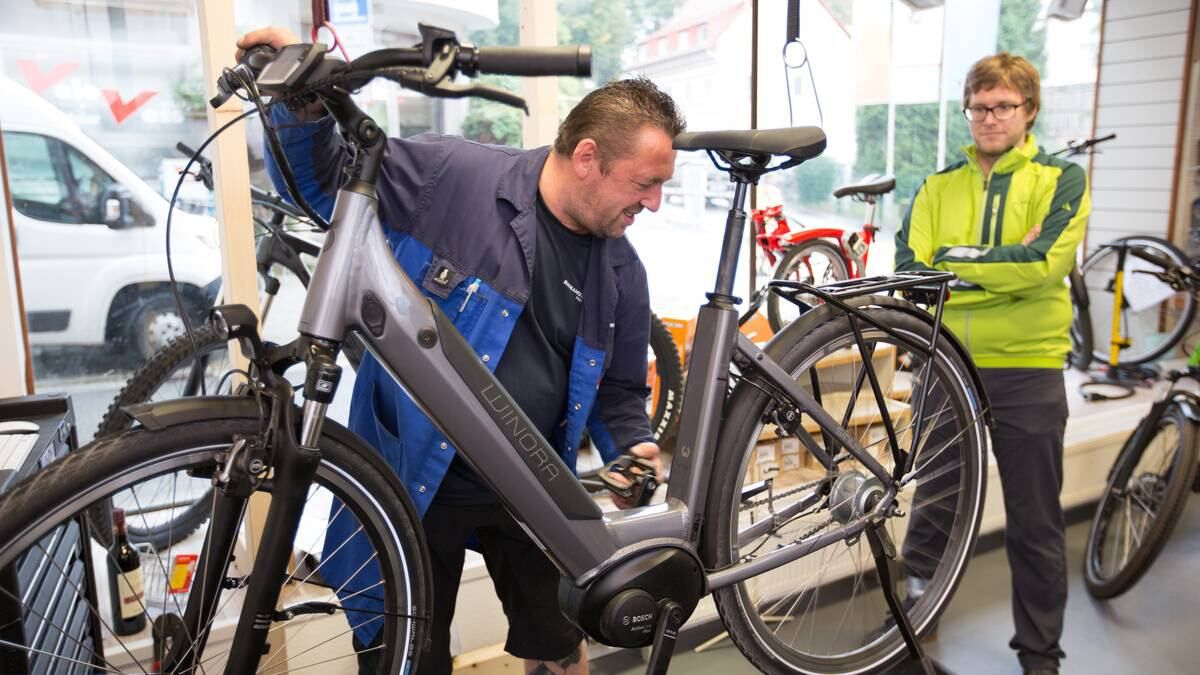 E‑Bike-Reparatur - besser Finger weg von Billigrädern