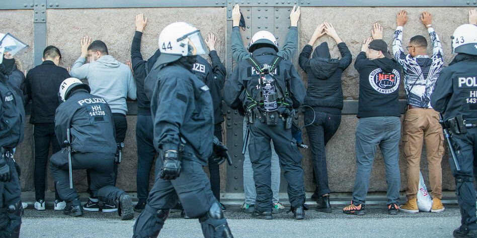 Beschwerdestelle der Polizei in Hamburg: Nur fünf Ermittlungen
