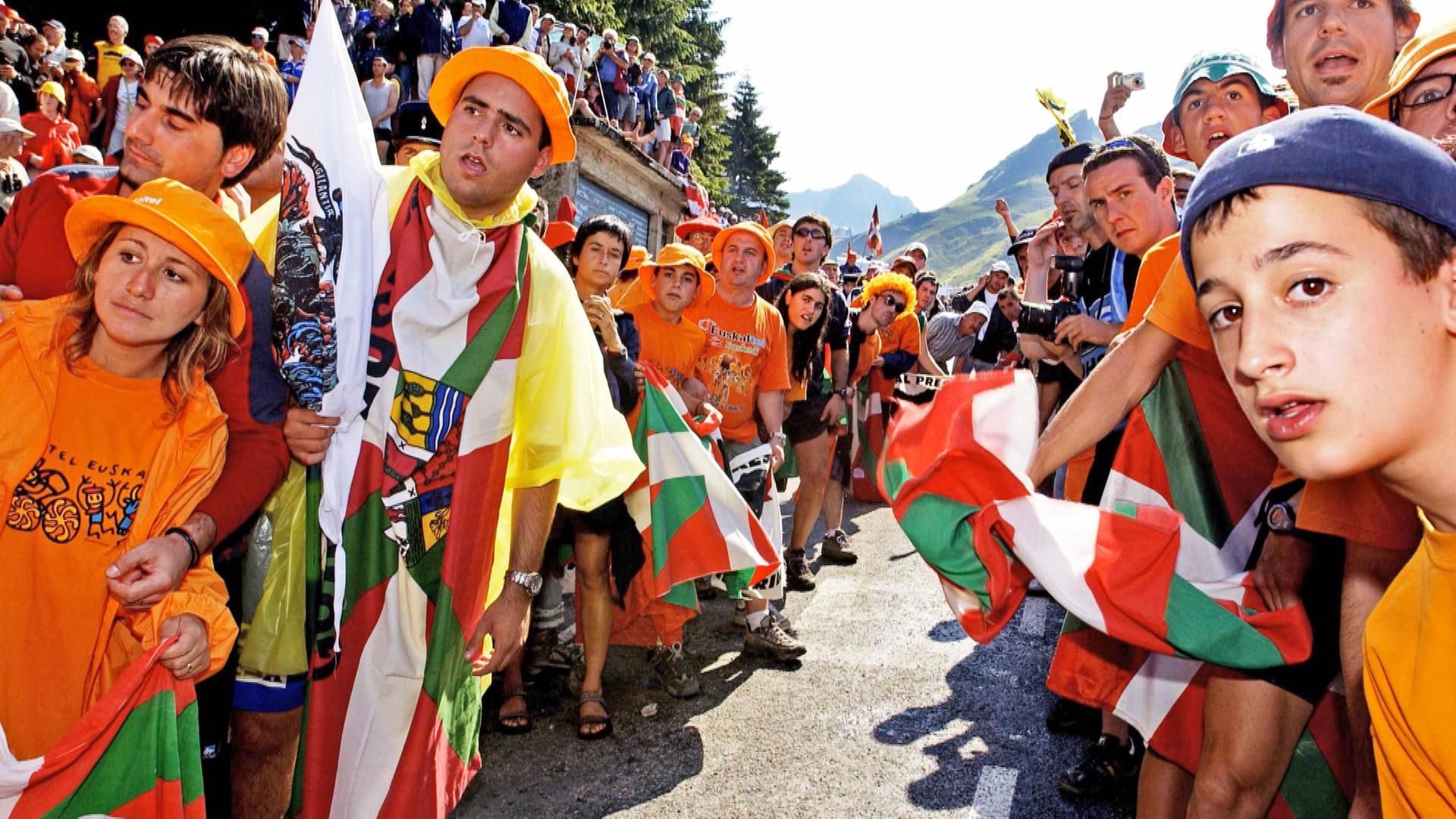 Ein Bildband feiert die Tour de France als größten Warteraum der Welt