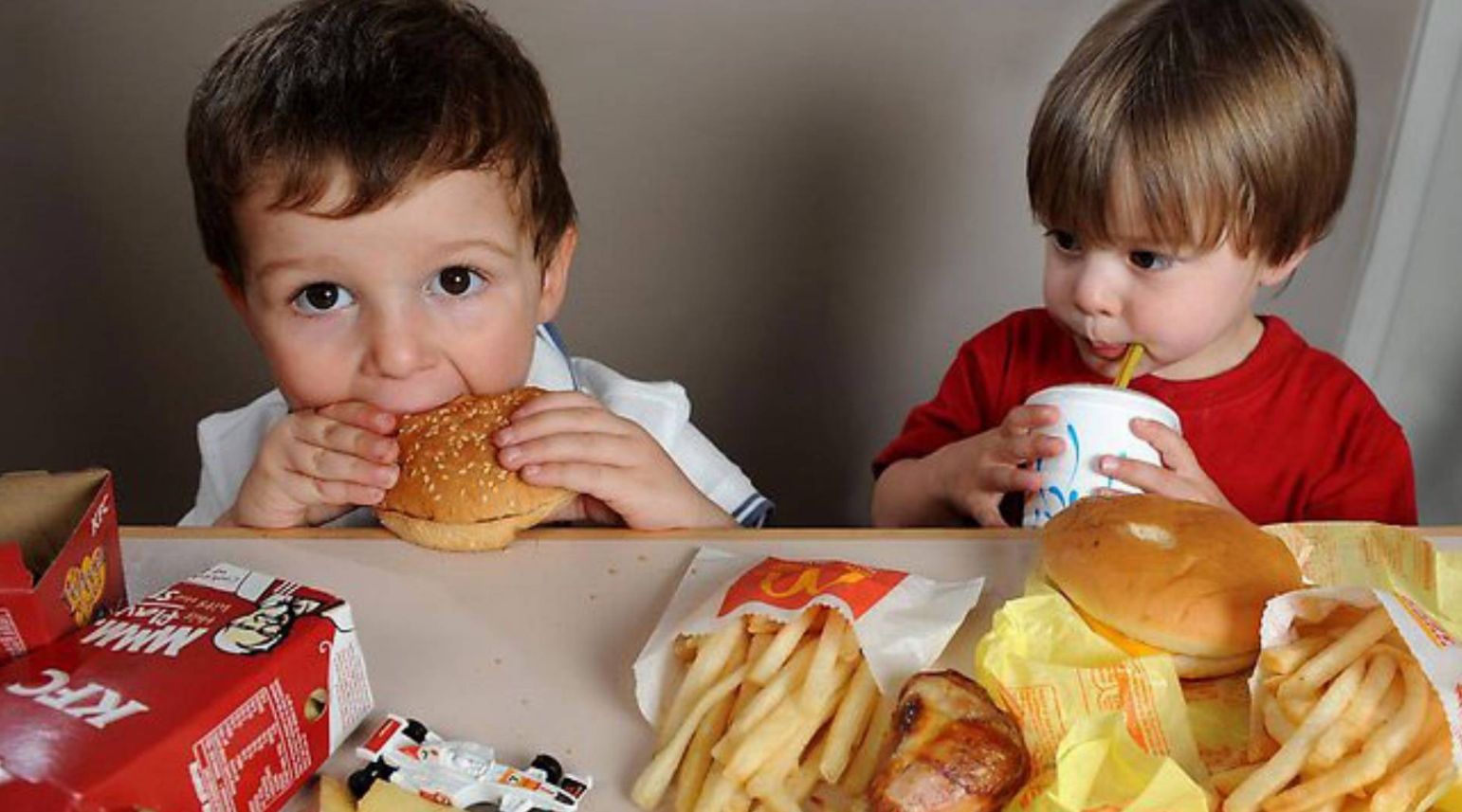 Исследование: Нездоровая пища влияет на IQ детей