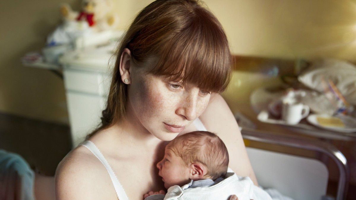Baby stirbt im Klinikbett seiner Mutter: Muss Rooming-in immer sein?