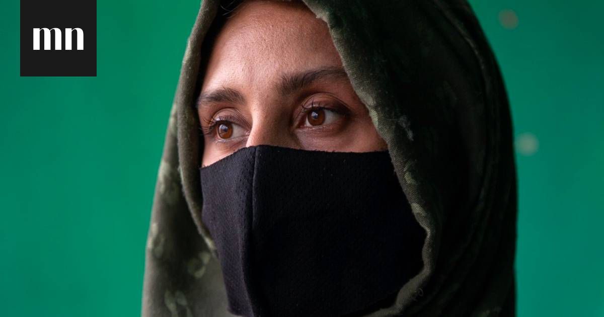 Metallisen oven takana on piilopaikka, jossa Maryam, 28, opettaa tyttöjä salaa - tällaista on naisen elämä nyt Afganistanissa