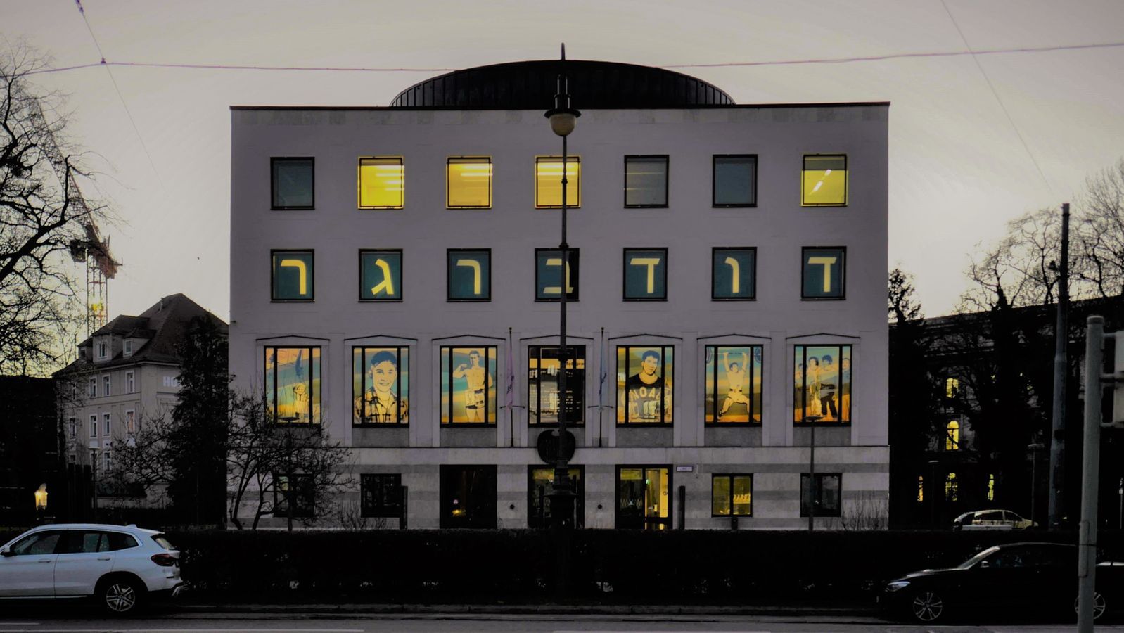 50 Jahre Olympia-Attentat: Fassaden-Installation am Amerikahaus