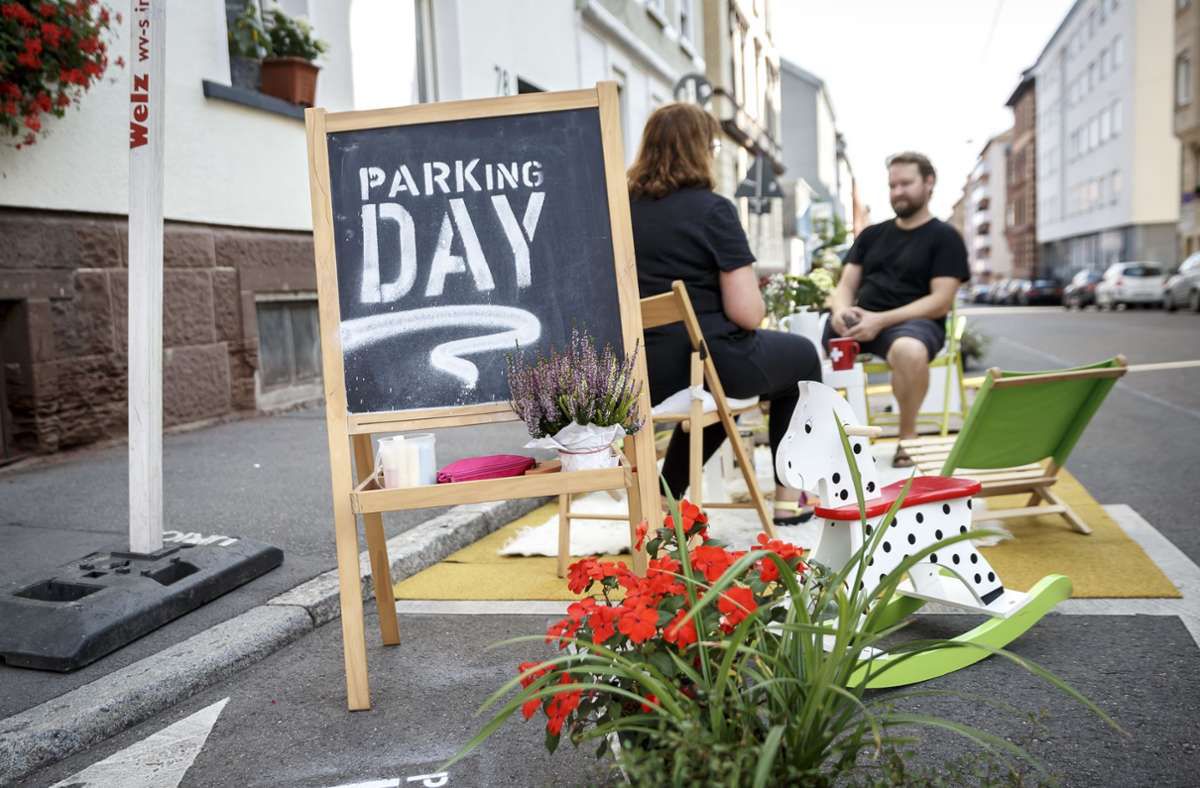 Parking Day in Stuttgart: Warum heute auf einigen Parkplätzen keine Autos stehen