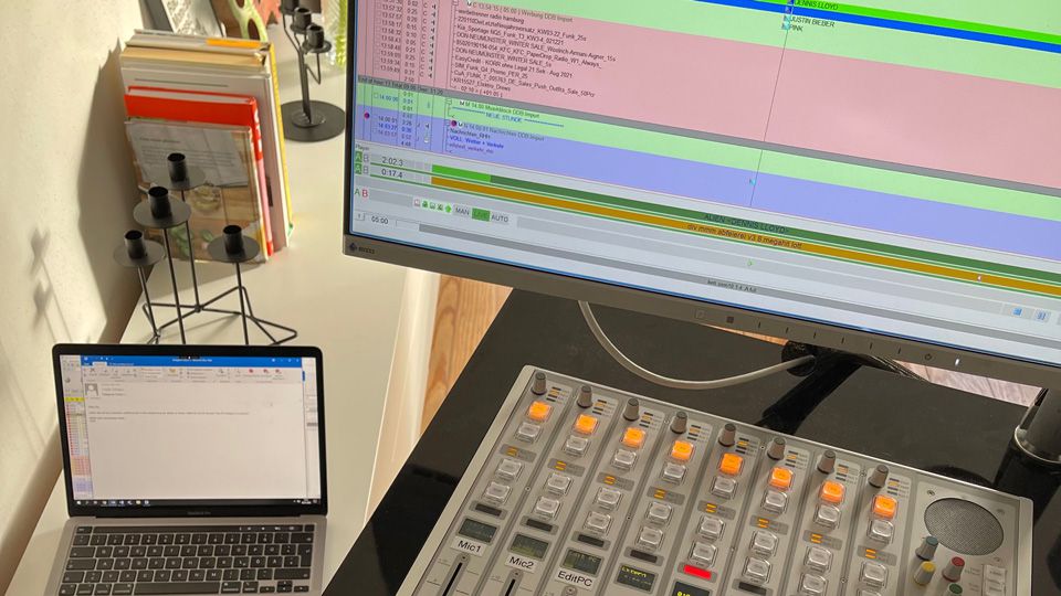 Tim Gafron: Radiomoderator im Home-Studio | SZENE HAMBURG