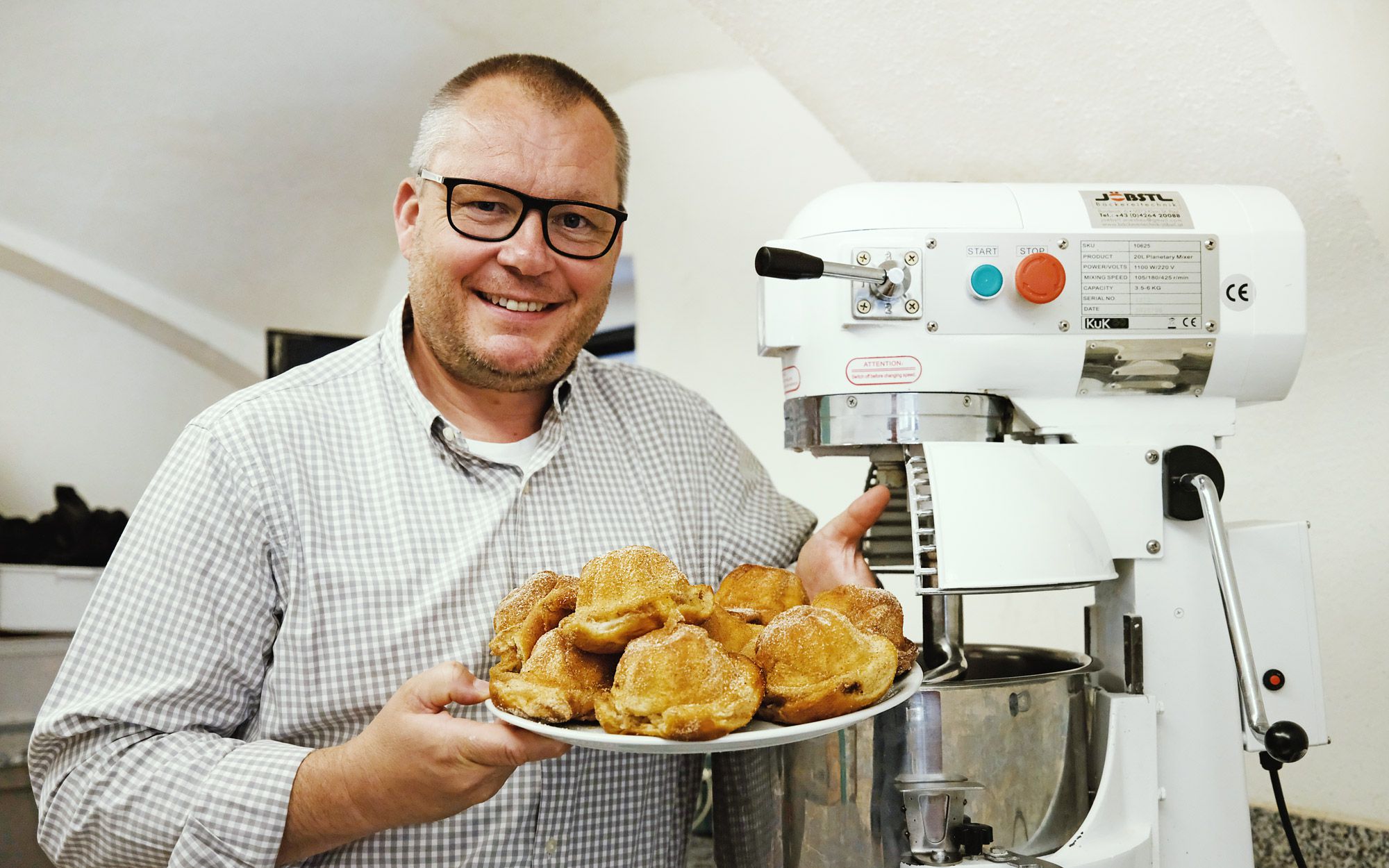 Kärntner Reindling nach Originalrezept: So bäckt ihn Bäcker Harald Taupe in Taupes Genussschmiede in St. Veit