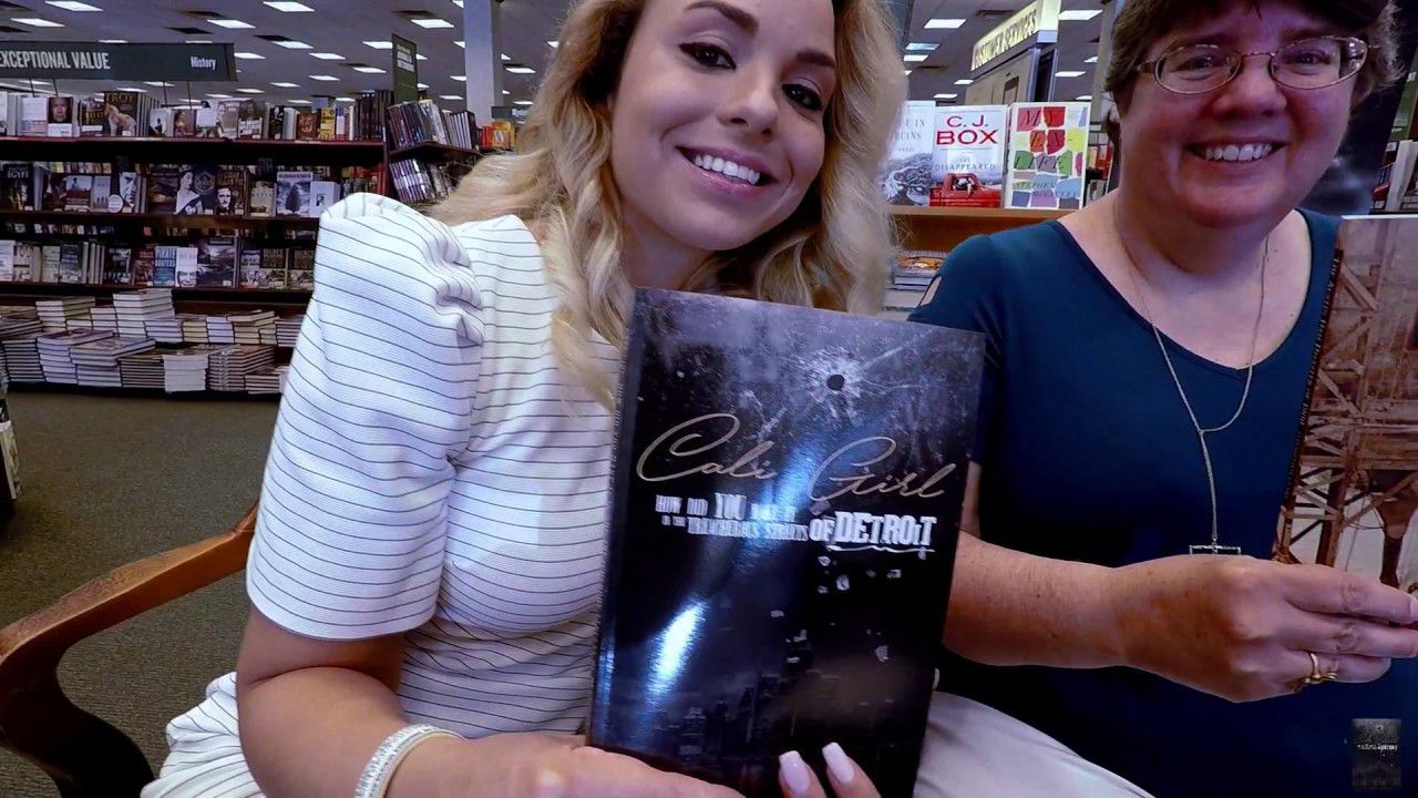 Author Cali Fae ~ Barnes and Noble Book Signing in Austin Texas.