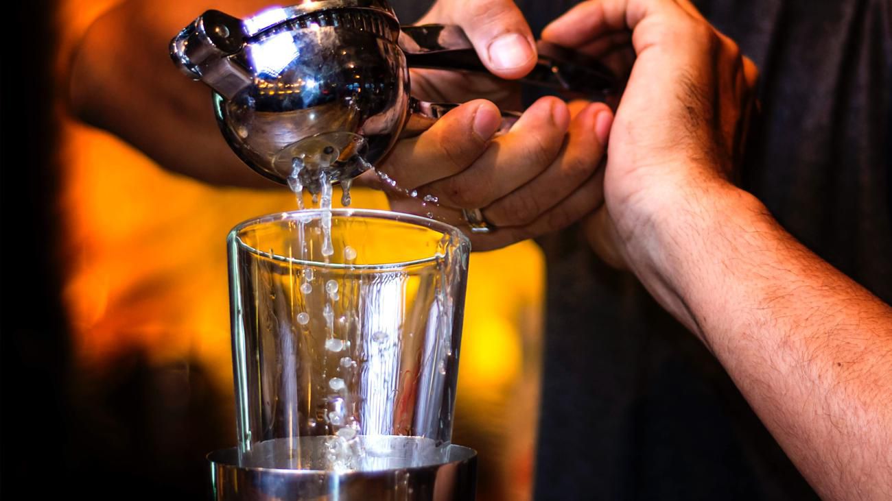 Alkoholfreie Cocktails: "Viele alkoholfreie Spirituosen schmecken nach dünnem Kräuterwasser"