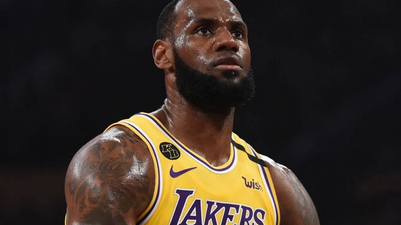 Watch LeBron James Runs Away From Groupies Chasing Him Outside Club By Going Wrong Way Down The Escalator, Video Goes Viral