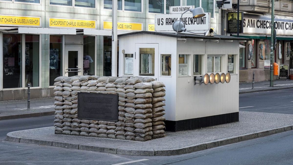 Checkpoint Charlie: Berlins bekannteste Attraktion