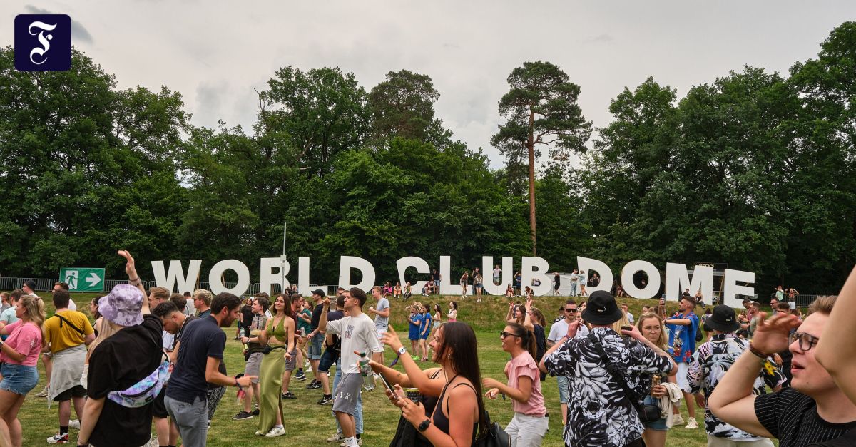 World Club Dome: Gemeinsam im Waldstadion feiern