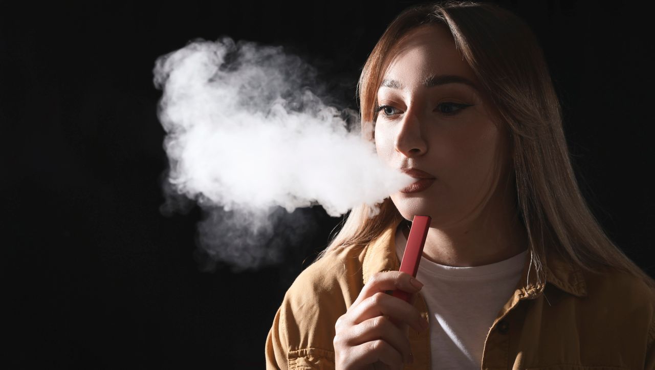 (S+) Einweg-E-Zigaretten: Süßer Dampf mit Suchtpotenzial