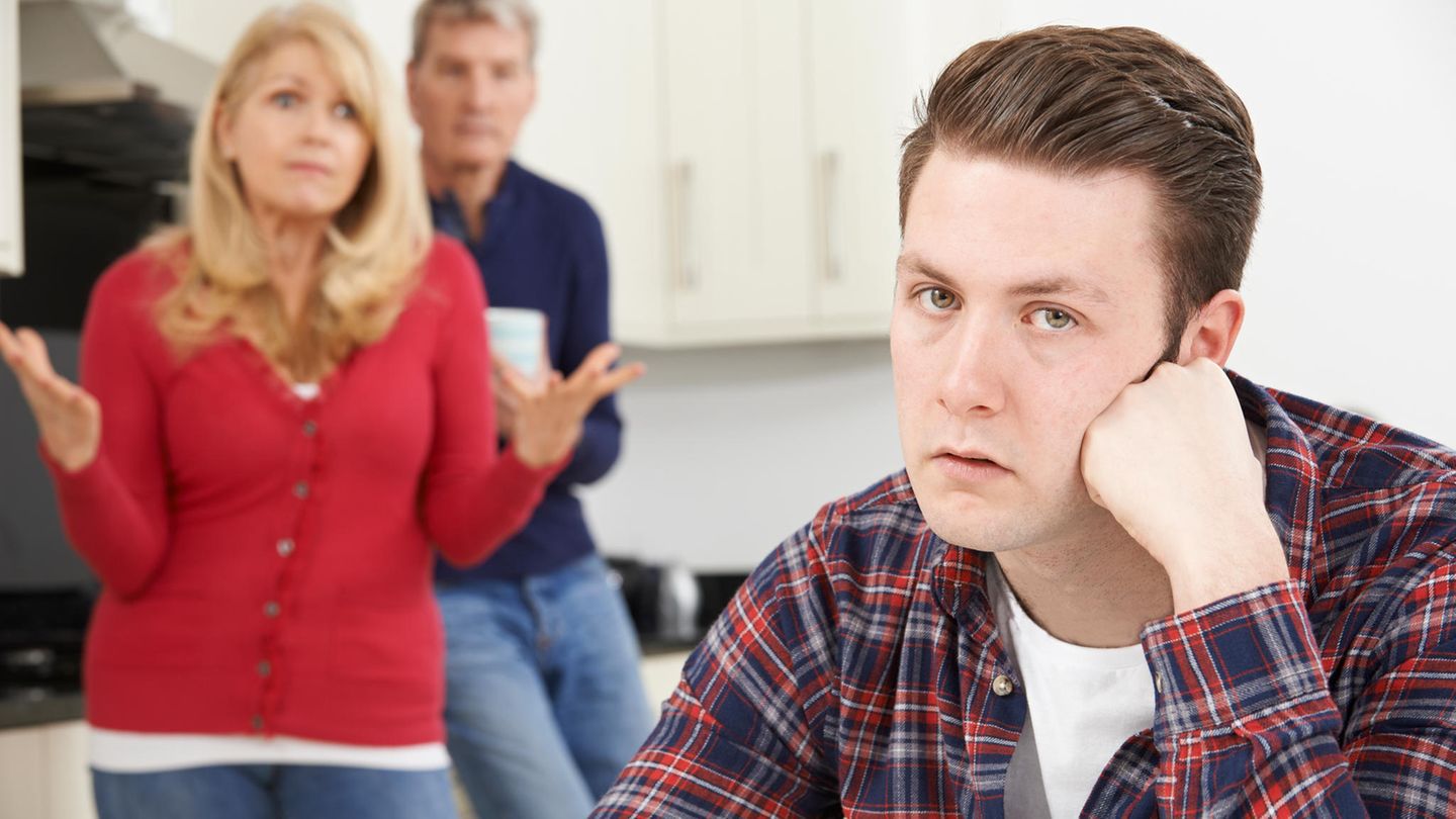 Osterbesuch bei der Familie: Psychologin erklärt, warum uns ausgerechnet unsere Eltern so sehr nerven